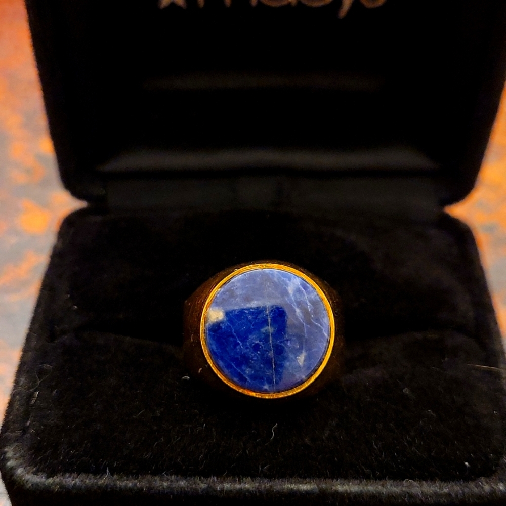 14k yellow gold fashion ring with a round Lapis center stone.